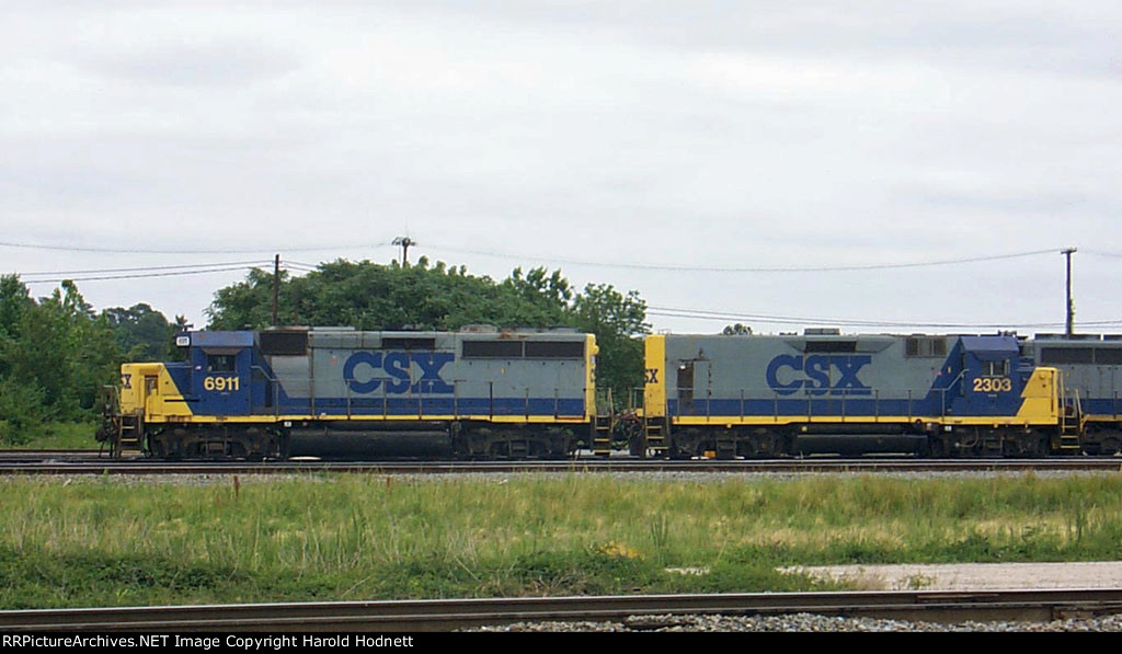 CSX 6911 & 2303